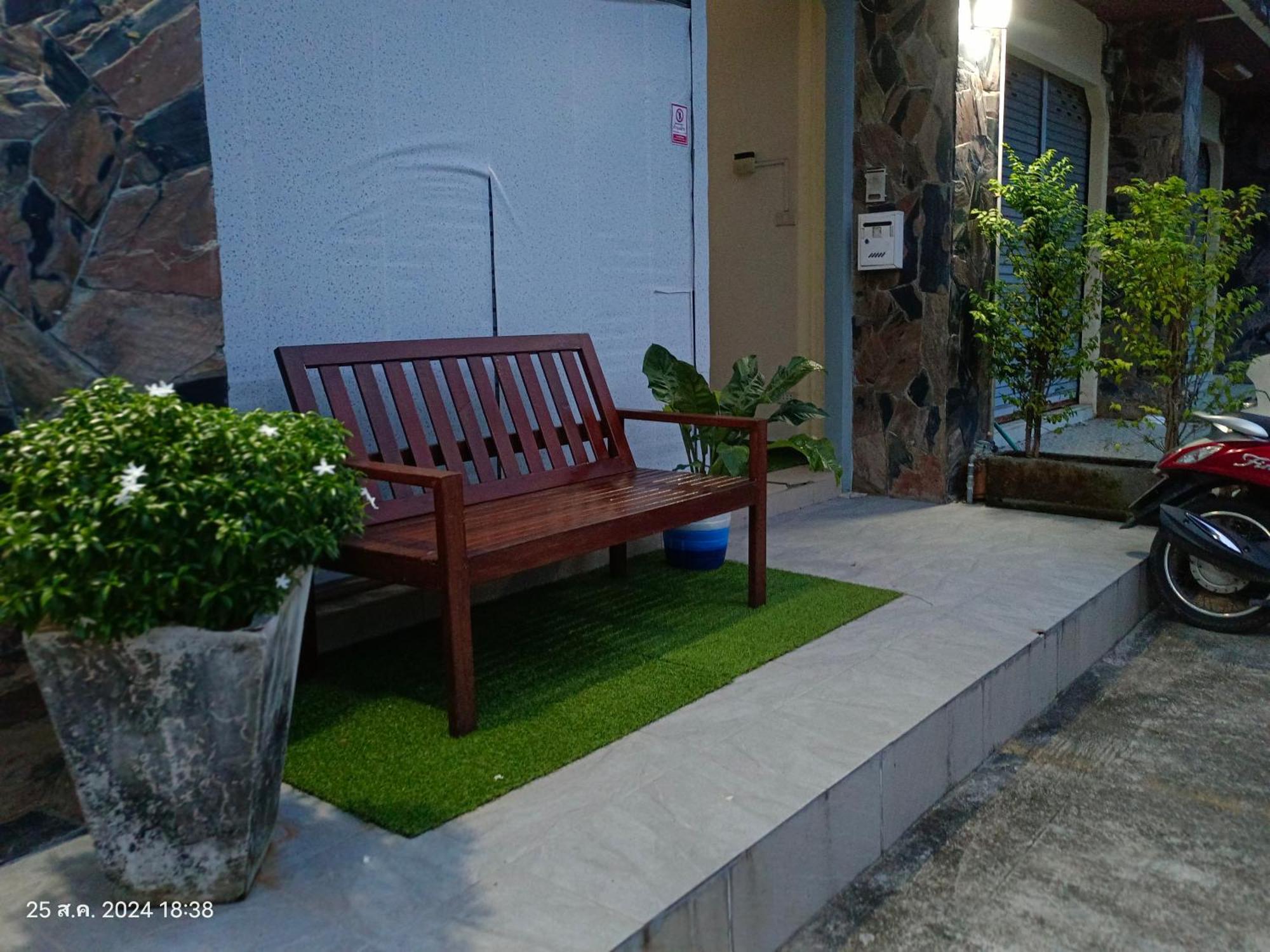 In Box Hostel Lipa Noi Luaran gambar